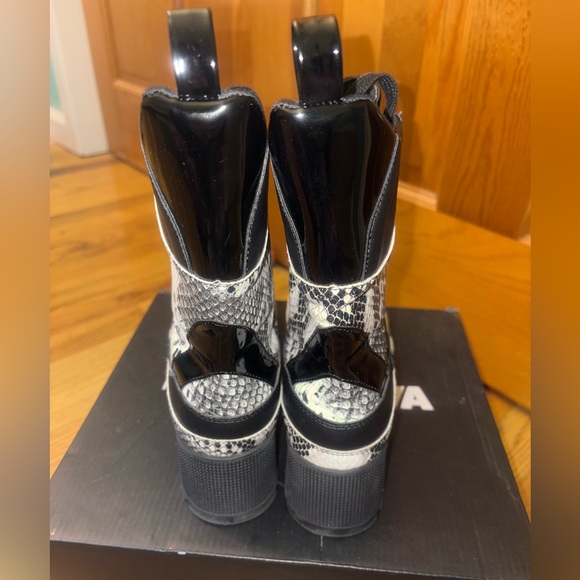 Fashion Nova “walk the other way” Booties - Picture 4 of 6